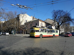 Одесский общественный транспорт ходит, но значительная часть автобусов не вышли на маршруты