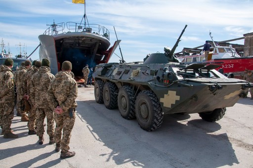 Военный флот Украины проводит испытания новых катеров, учения морской пехоты и маневры флагмана