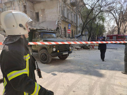 Момент обрушения дома в центре Одессы оказался запечатлен на видео