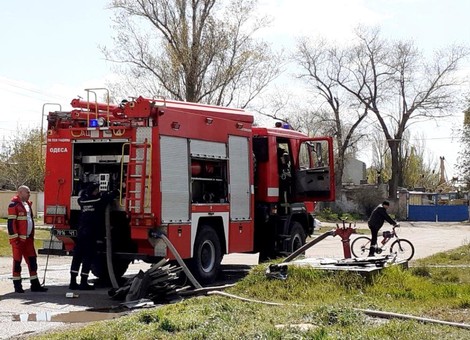 В Одессе в районе Лузановки сгорела деревянная пристройка