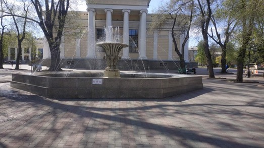 В Одессе заработали первые фонтаны