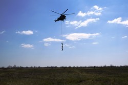 Курсанты Одесской военной академии отрабатывали эвакуацию раненых вертолётом