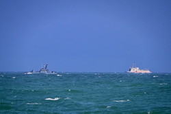 Одесса и море: шторм, учения военного флота, затонувший танкер и пляжи (ФОТОРЕПОРТАЖ)