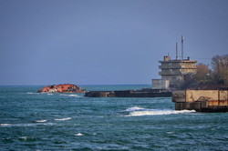 Одесса и море: шторм, учения военного флота, затонувший танкер и пляжи (ФОТОРЕПОРТАЖ)