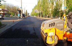 В Одессе занялись ямочным ремонтом дорог (ФОТО)