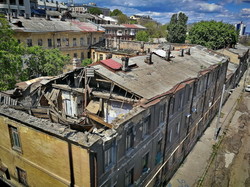 В центре Одессы обрушился старый дом на Деволановском спуске (ФОТО)