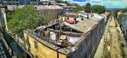 В центре Одессы обрушился старый дом на Деволановском спуске (ФОТО)