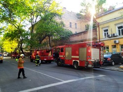 В Одессе рухнул старый дом около Нового рынка (ФОТО)