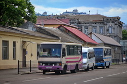 В Одесской области уже запустили автобусы, а вот поезда еще стоят (ФОТО)