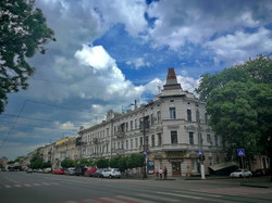 Прогулка по Одессе под угрожающим небом в последний день весны (ФОТО)