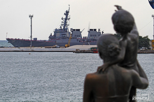 В Черное море зашел американский ракетный эсминец
