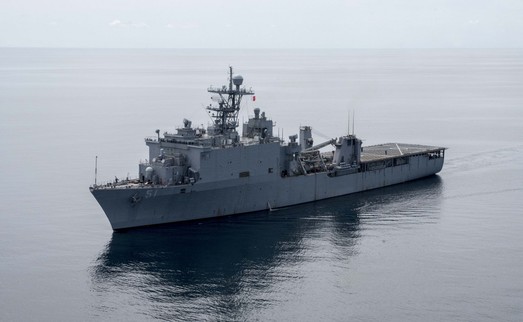 Морские силы США в Черном море усилены десантным кораблем