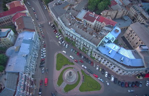 Парковка в Одессе на Екатерининской площади начала действовать