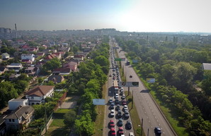 Автомобильные пробки с поселка Котовского: что с ними делать