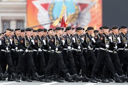 Репетиции парада Победы в РФ проходят с полным игнорированием средств защиты от заражения COVID-19 (фото)