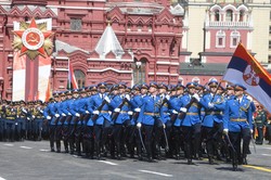 Парад Победы в России практически везде прошёл с грубейшим нарушением противоэпидемиологических мер (фото)