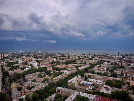 В Одессе и области сегодня обещают грозу и град