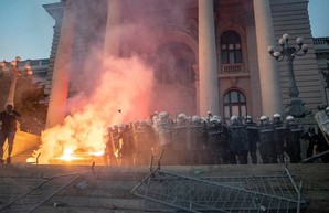 В протестах в Сербии, организованных марионетками Кремля, пророссийские СМИ нашли “украинских след”