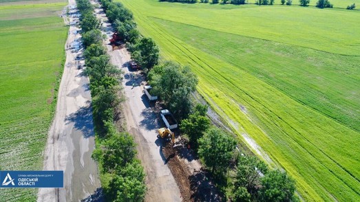 В Одесской области начали ремонт "убитого" участка дороги между Арцизом и Саратой