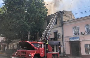 В центре Одессы сгорел старый дом