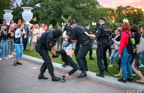 Накануне выборов Беларусь зашатали протесты и гибридные информационные волны 