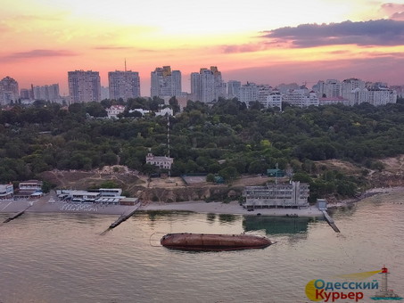 В Одессе не выполнили указание президента убрать танкер "Делфи" до 20 июля