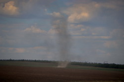 В полях на юге Одесской области бушуют смерчи (ФОТО, ВИДЕО)