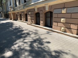 В центре Одессы закончили ремонтировать тротуары на Нежинской