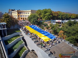 В Одессе развернули гигантский флаг Украины длиной 29 метров (ФОТО, ВИДЕО)