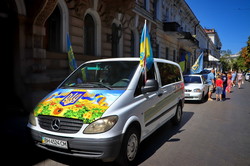 Автопробег в честь Дня Независимости превратили в предвыборный пиар (ФОТО, ВИДЕО)