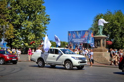 Автопробег в честь Дня Независимости превратили в предвыборный пиар (ФОТО, ВИДЕО)