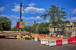Как в Одессе ремонтируют теплотрассу на улице Пастера (ФОТО)