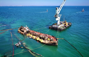 Состояние танкера "Делфи" в Одессе: в пробоины можно заплыть на лодке (ВИДЕО)