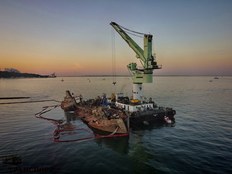 В Одессе политики пиарятся на подъеме танкера "Делфи" (ВИДЕО)