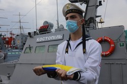 ВМСУ в Одессе приняли в боевой состав новый бронекатер и провели учения (ВИДЕО)