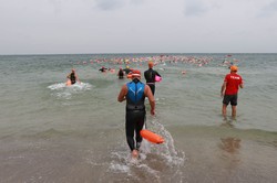 Более 800 пловцов соревновались в море (ФОТО)