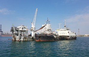 В порту Черноморск углубляют дно