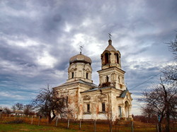 На севере Одесской области молния ударила в старинный храм магнатов Любомирских