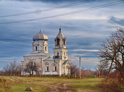 На севере Одесской области молния ударила в старинный храм магнатов Любомирских