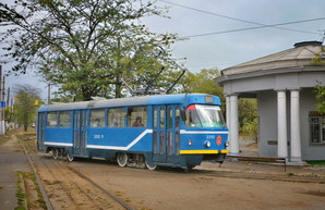 В Одессе один из трамваев получил "брендовую" окраску из 2000-х (ФОТО)