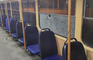 В Одессе на поселке Котовского вандалы бьют стекла в трамваях