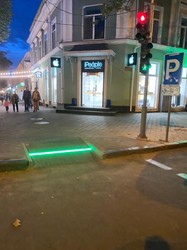 В Одессе появился первый "наземный" светофор (ФОТО)