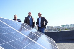 В Одессе начинают устанавливать солнечные батареи на крышах многоэтажек (ФОТО)