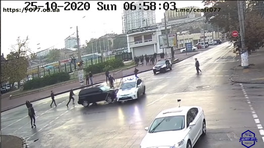 Как в Одессе на улицах бесчинствовал водитель внедорожника (ВИДЕО)
