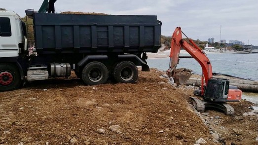 В Одессе начали ремонтировать подпорные стены у пляжа Дельфин
