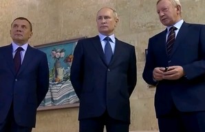 Странный визит странного Владимира Путина в Саров