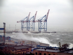 Шторм мешает судоходству в портах Одесской области