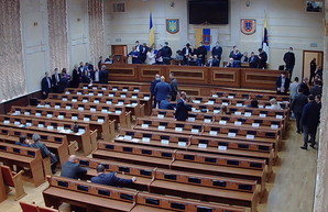 В Одесском облсовете снова подрались и заблокировали трибуну