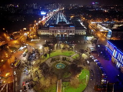Красивая ночная Одесса: вокзал и его окрестности (ФОТО, ВИДЕО)