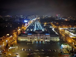 Красивая ночная Одесса: вокзал и его окрестности (ФОТО, ВИДЕО)